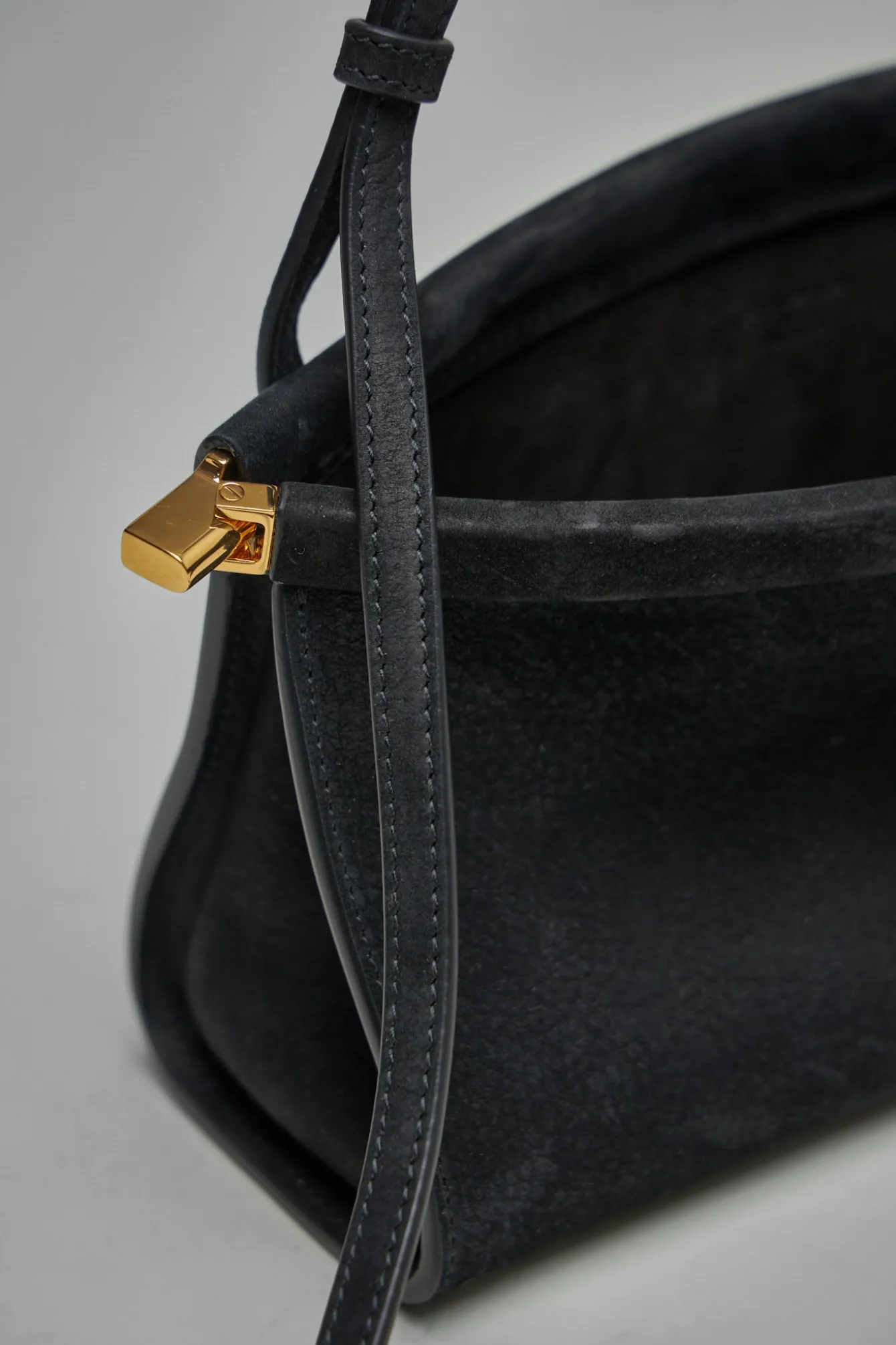 Alaïa Le Click East West Small Bag in Nubuck - LABELS