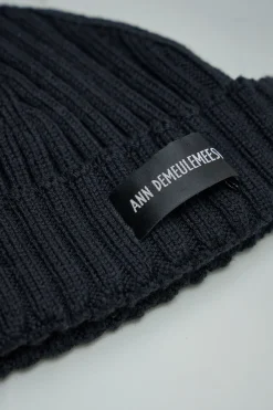 Ann Demeulemeester Hastert Beanie Low Twisted Merino - LABELS