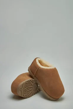 UGG Pumped Slide - LABELS