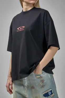 Vetements Oval Logo Cropped Boxy T-Shirt - LABELS